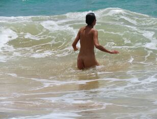 nudist beach maui